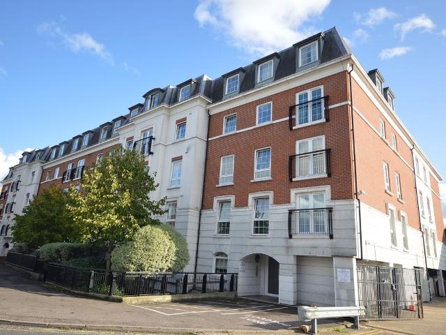 Apartment for rent in Woodcote, Epsom