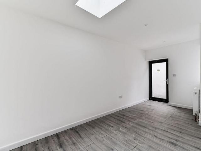 Apartment for rent in Red Hill, Surrey