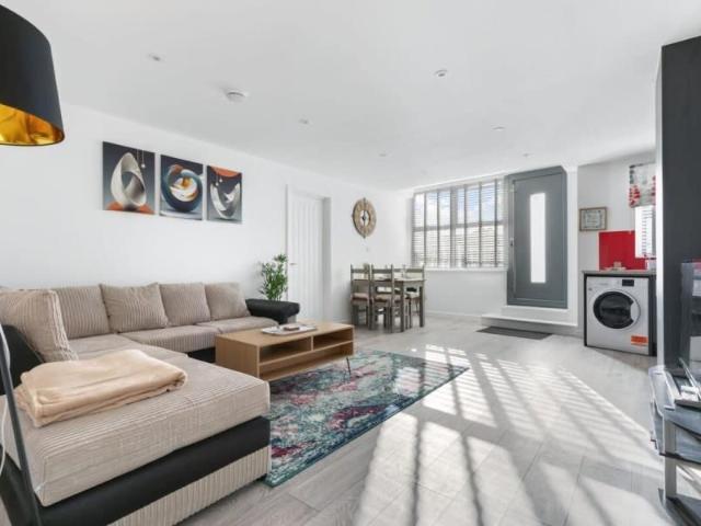 Apartment for rent in Horsell, Woking