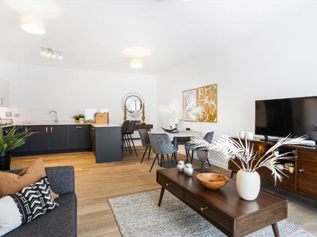 Apartment for rent in Ashley Park, Surrey