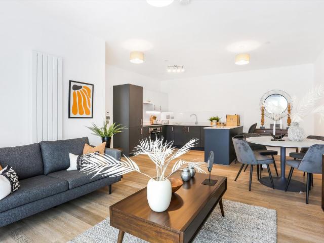Apartment for rent in Ashley Park, Surrey