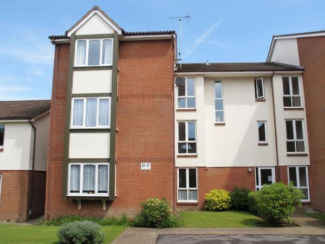 Studio for rent in Three Bridges, Crawley