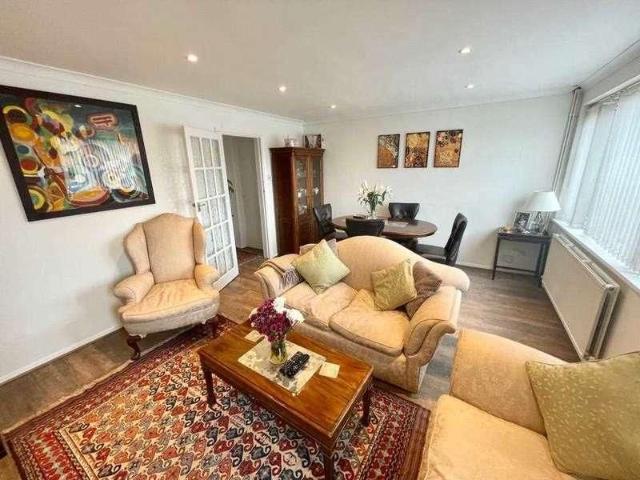 Apartment for rent in Denham, Denham Green