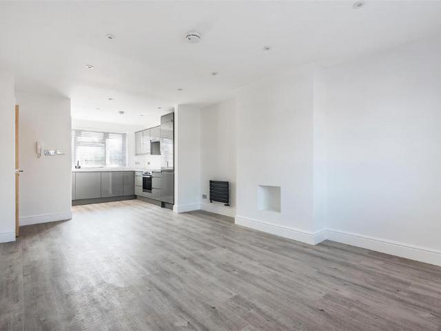 Apartment for rent in East Horsley, Guildford