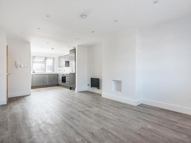 Apartment for rent in East Horsley, Guildford