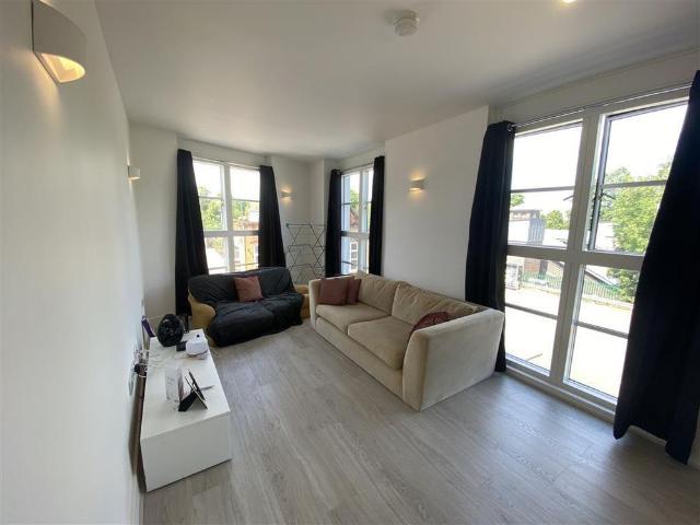 Apartment for rent in Jackmans Estate, King's Walden
