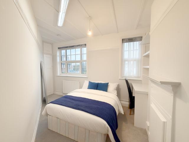 Room for rent in London Borough of Ealing, Park Royal