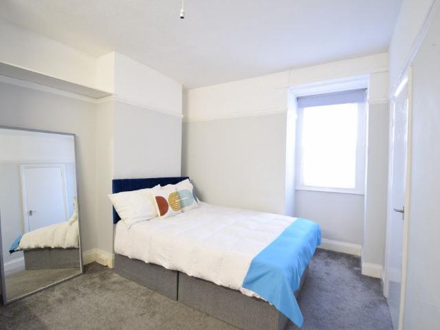 Room for rent in London Borough of Ealing, Park Royal