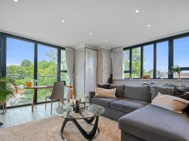 House for rent in Row Town, Surrey