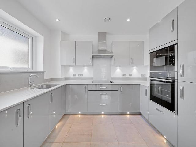 Apartment for rent in Virginia Water, Runnymede