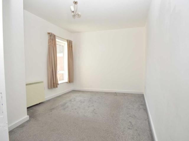 House for rent in Row Town, Surrey