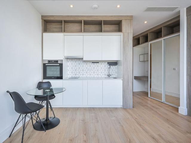 Studio for rent in Row Town, Surrey