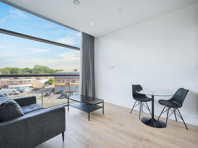 Studio for rent in Row Town, Surrey