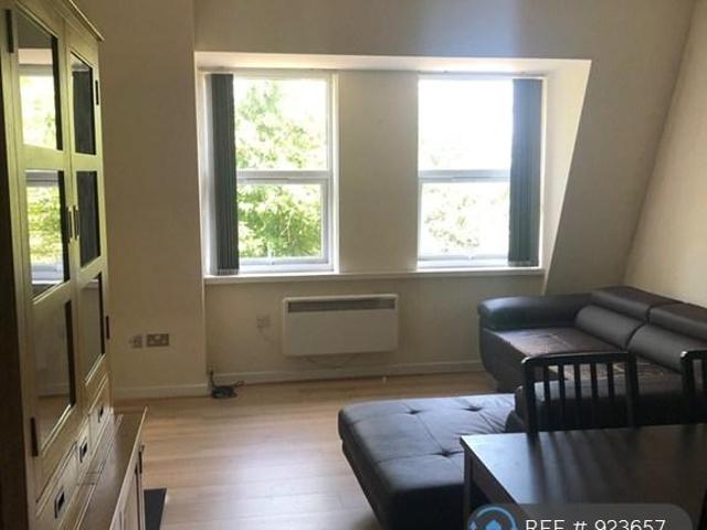 Apartment for rent in Lower Halliford, Surrey