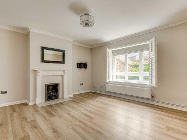 Apartment for rent in Mortlake, Greater London