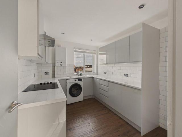Apartment for rent in Beaconsfield New Town, Knotty Green