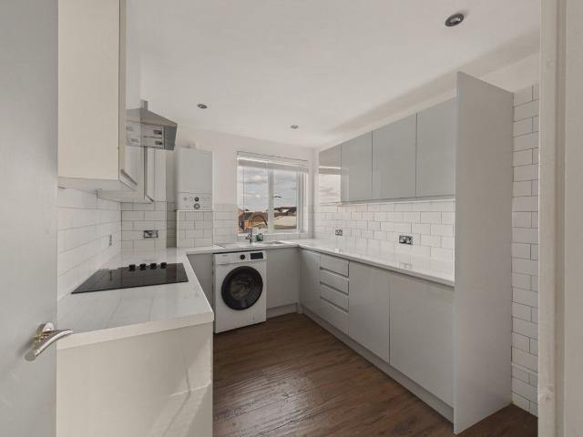 Apartment for rent in Beaconsfield New Town, Knotty Green