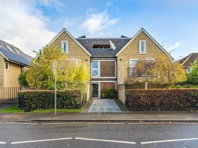 Apartment for rent in Beaconsfield Old Town, Beaconsfield