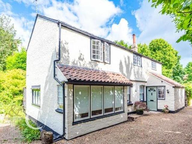 House for sale in Hoddesdon, Broxbourne
