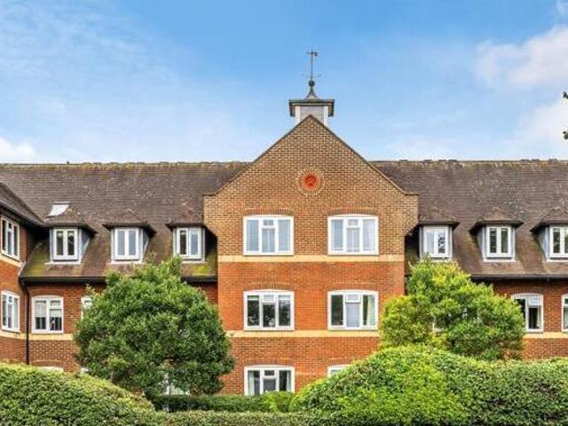 House for sale in Pachesham Park, Surrey