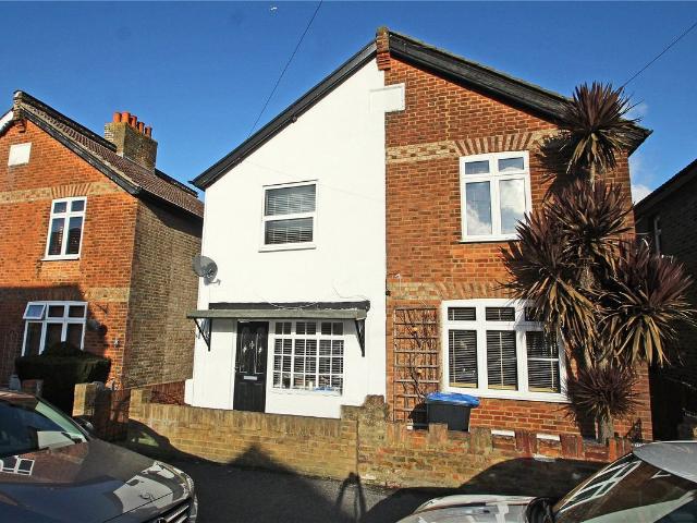 House for rent in Row Town, Surrey
