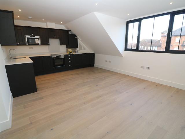 Apartment for rent in Pachesham Park, Surrey