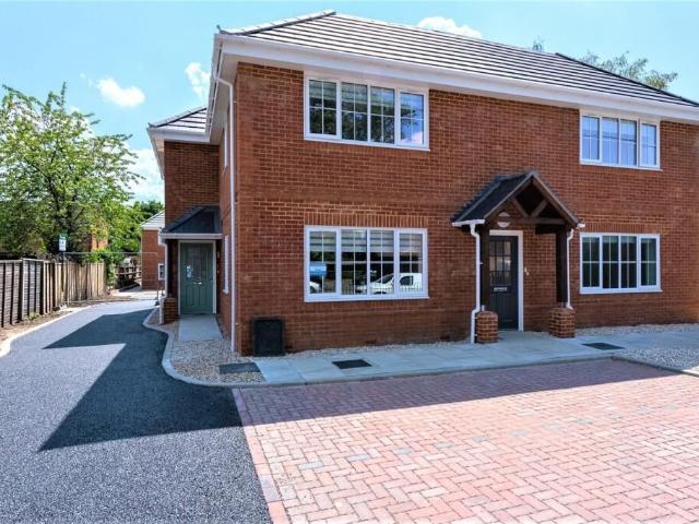 Apartment for rent in Ash Vale, Guildford