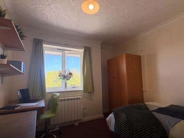 Studio for rent in St. Mildred's, The Bridge