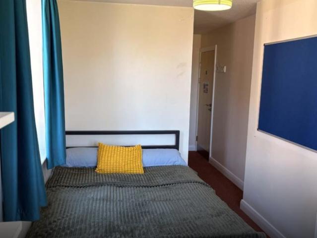 Studio for rent in St. Mildred's, The Bridge