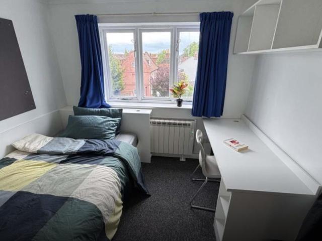 Studio for rent in St. Mildred's, The Bridge
