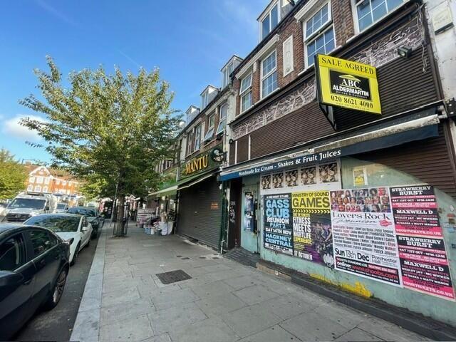 Apartment for rent in The Hale, Greater London