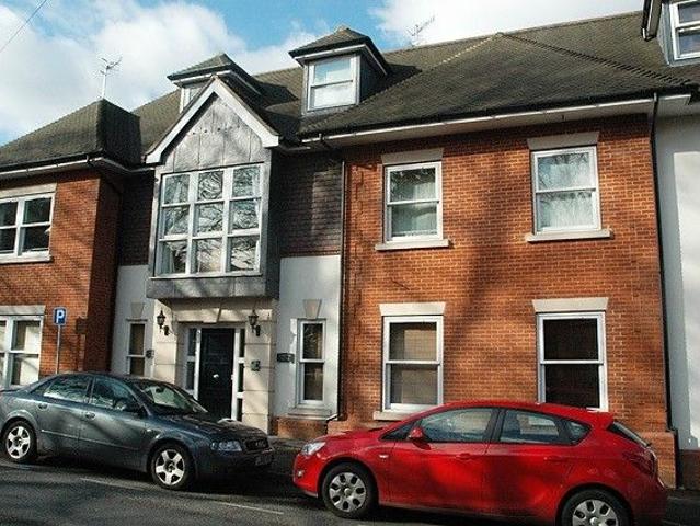 Apartment for rent in Holloway Hill, Waverley