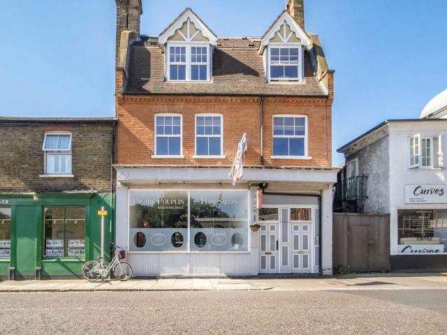 Apartment for rent in Hampton, Greater London