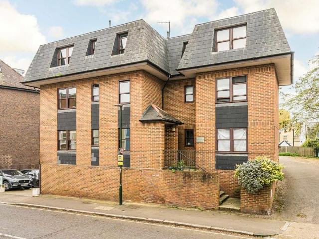 Apartment for rent in Hampton, Greater London