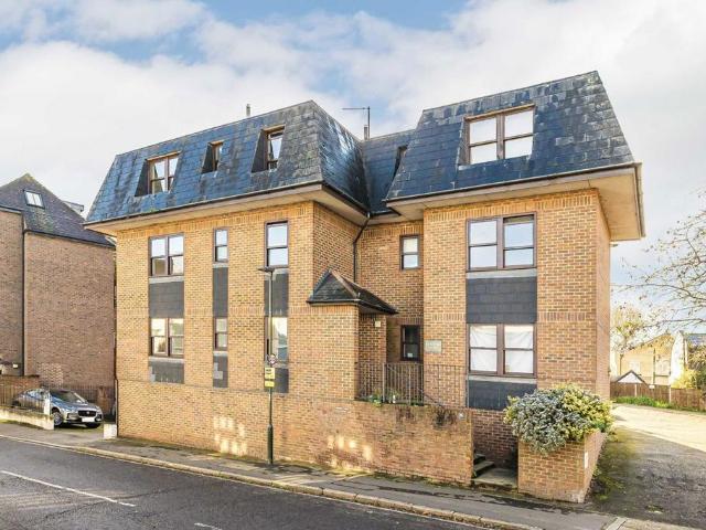 Apartment for rent in Hampton, Greater London