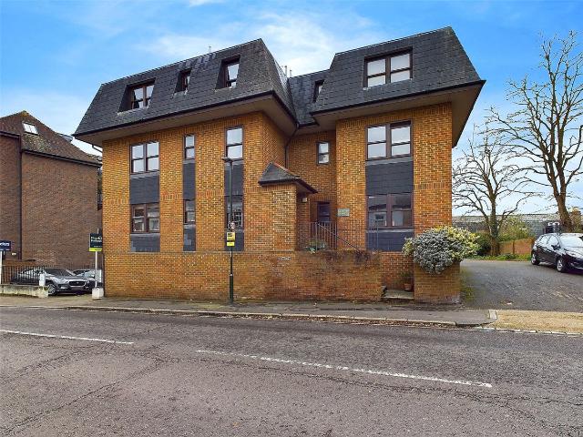 Apartment for rent in Hampton, Greater London