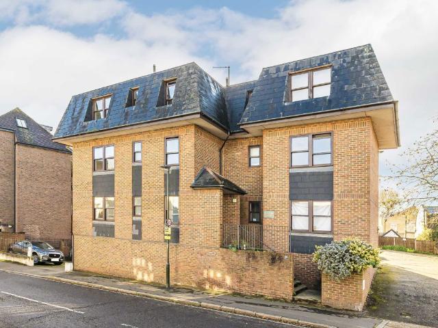 Apartment for rent in Hampton, Greater London