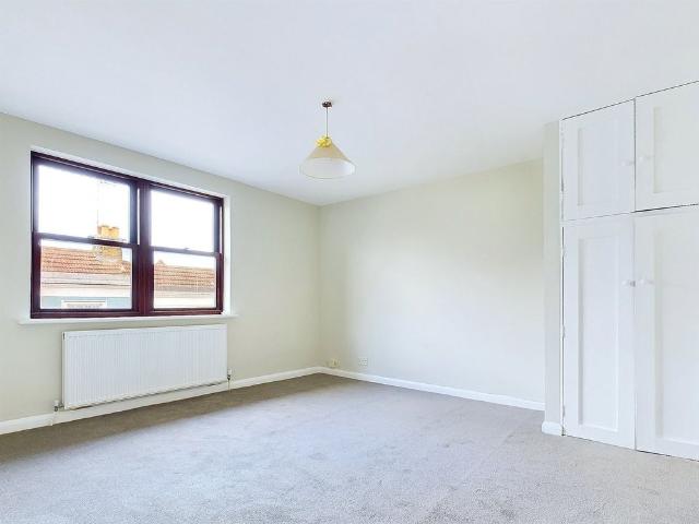 Apartment for rent in Hampton, Greater London