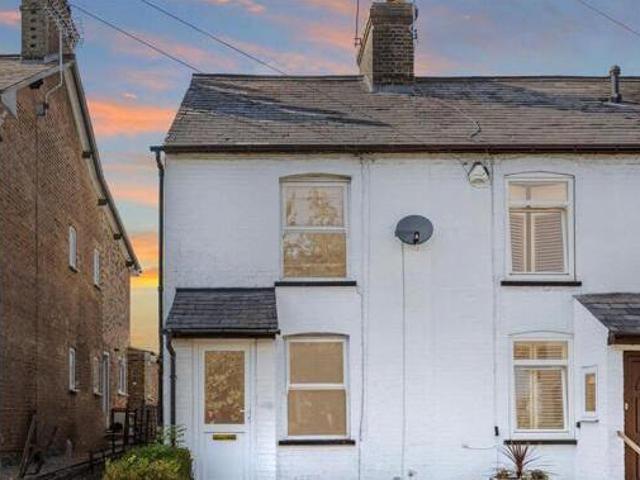 House for sale in Hatching Green, Five Acres