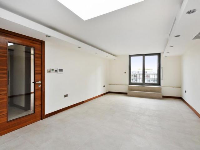 House for rent in Kenton, Greater London