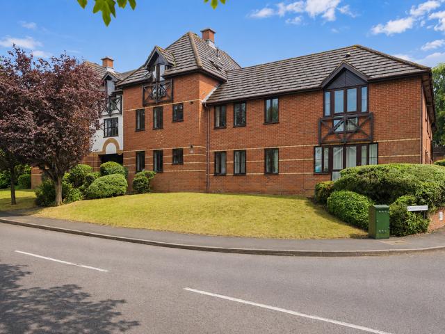 Apartment for rent in Five Acres, Hertfordshire