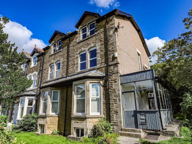 Apartment for rent in Hest Bank, Bare