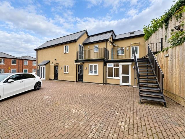 Apartment for rent in High Wycombe Community Board, High Wycombe