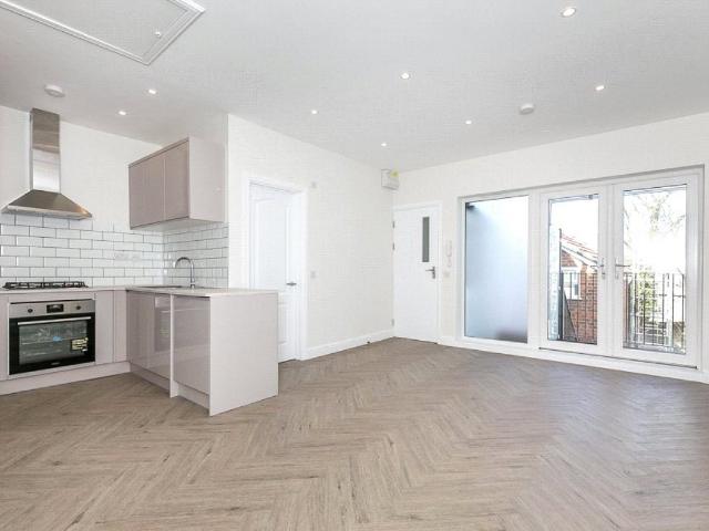 Apartment for rent in Meath Green, Reigate and Banstead