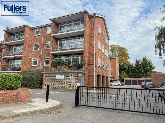 Apartment for rent in Winchmore Hill, Greater London