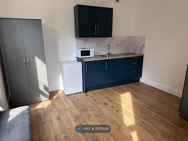 Room for rent in Attenborough, East Midlands