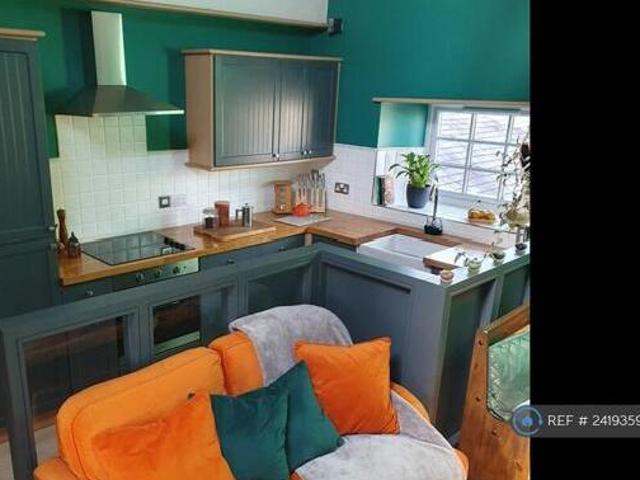 House for rent in Follaton, Strode