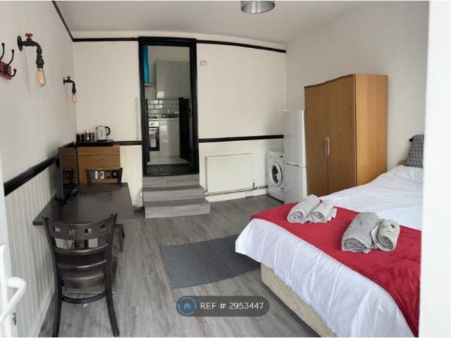Studio for rent in Hangleton