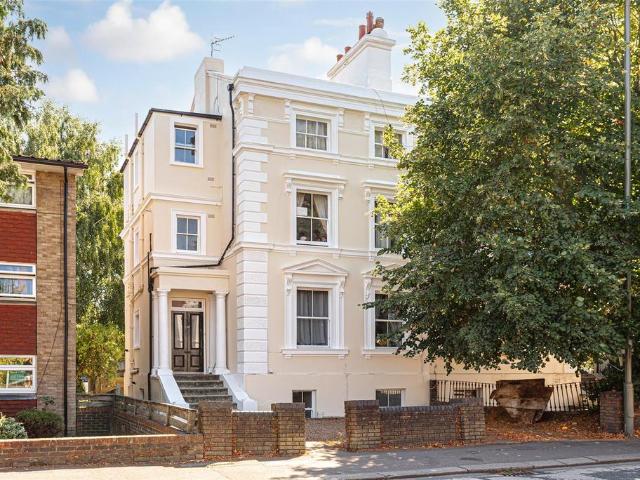 Apartment for rent in Red Hill, Surrey
