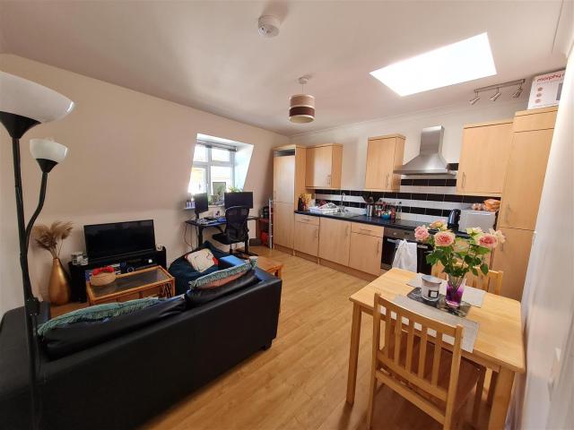 Apartment for rent in The Cedars Estate, Three Rivers